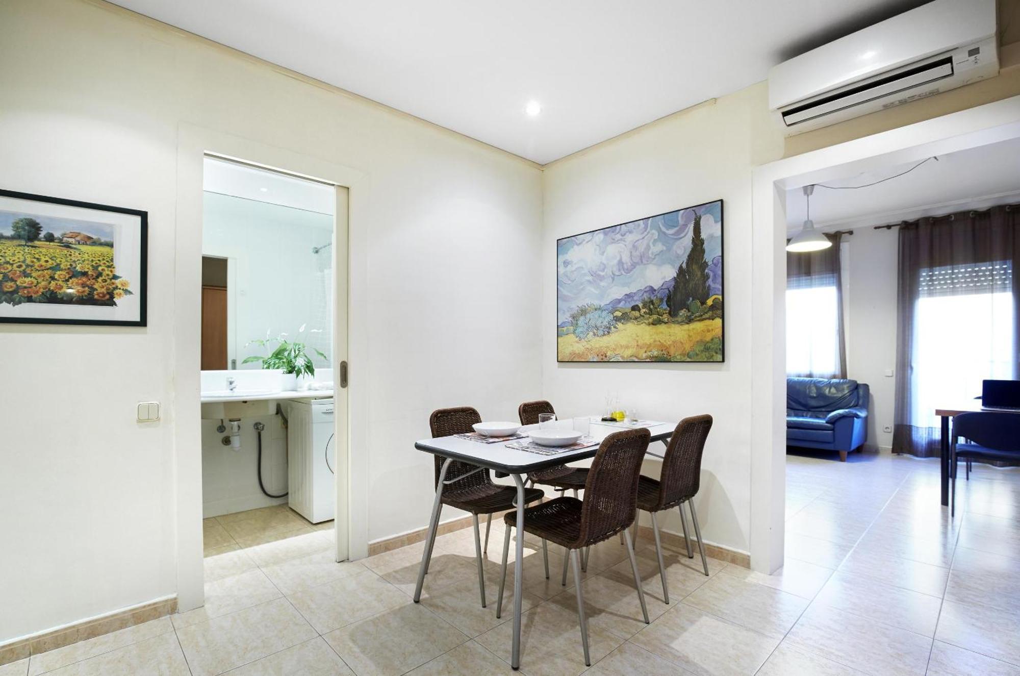 Apartamentos Calvet — Foto 2
